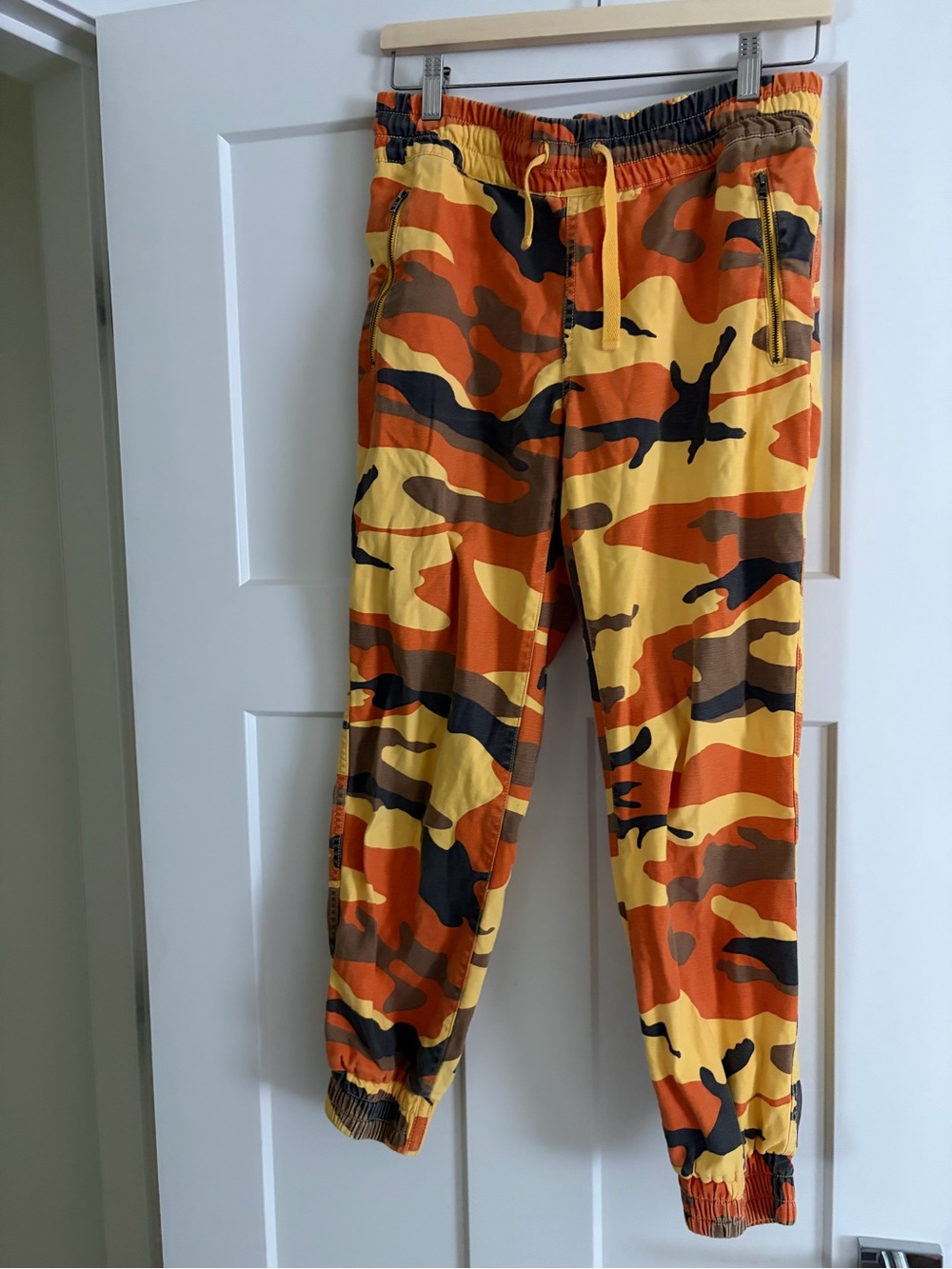 TNA Orange & Yellow Camo Jogger Pantsu